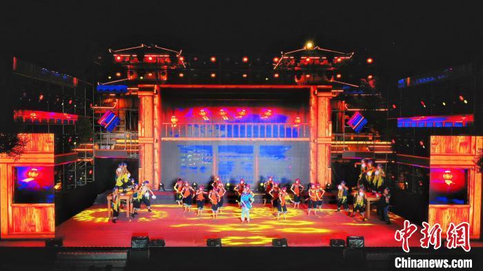 2021昭君文化旅游活动专场晚会现场。周星亮 摄