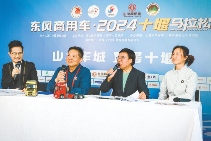 2万跑友零距离感受十堰三张名片新赛道激发活力新车城