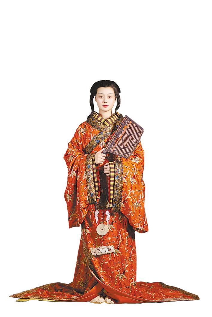 千年荆楚华服惊艳了海外观众