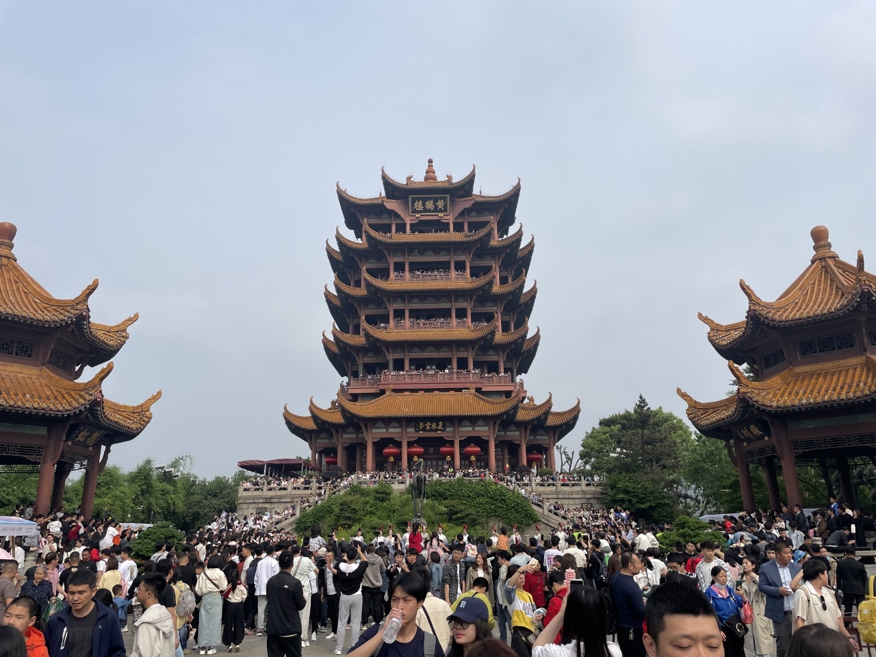 江萌 摄)据了解,搁笔亭是位于武昌黄鹤楼之东,白云阁西南的一个景点