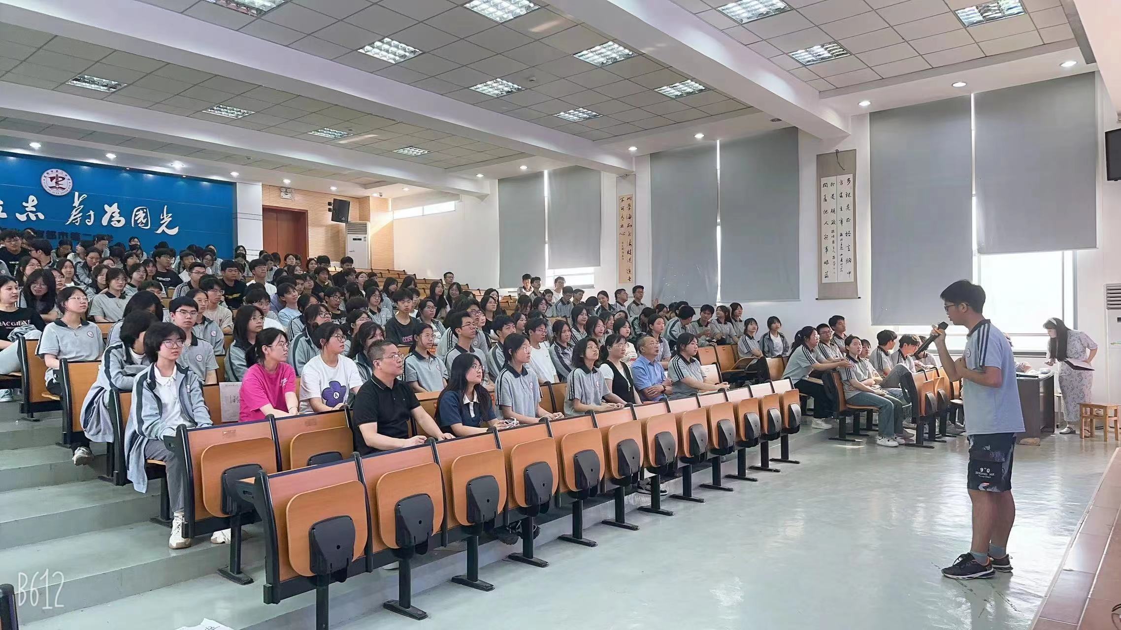 宜都二中:举办诗文朗诵大赛赓续文脉