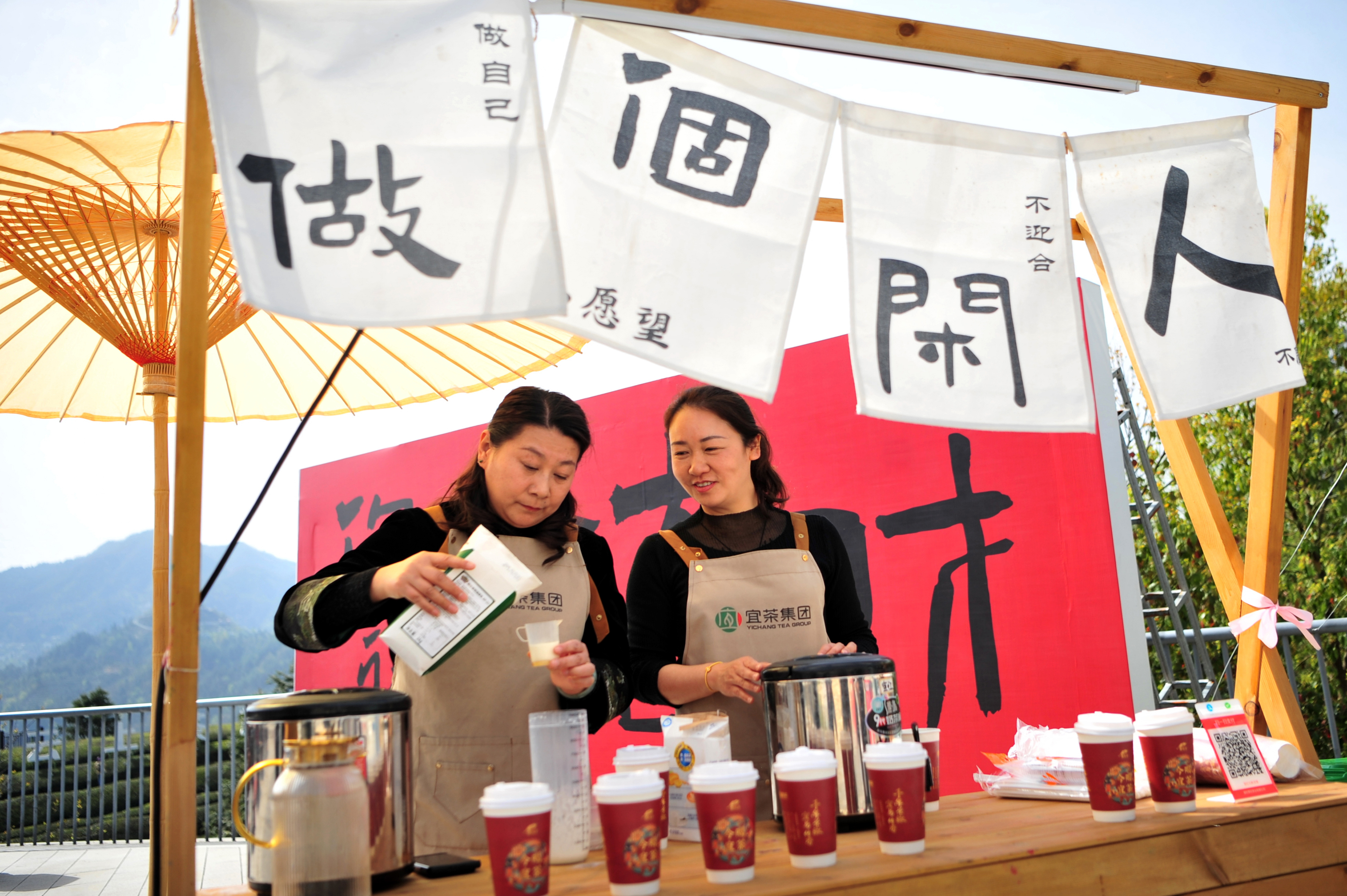 湖北夷陵：邓村茶经故里舞春PG电子入口色 一片茶叶“蝶变”一方产业(图6)