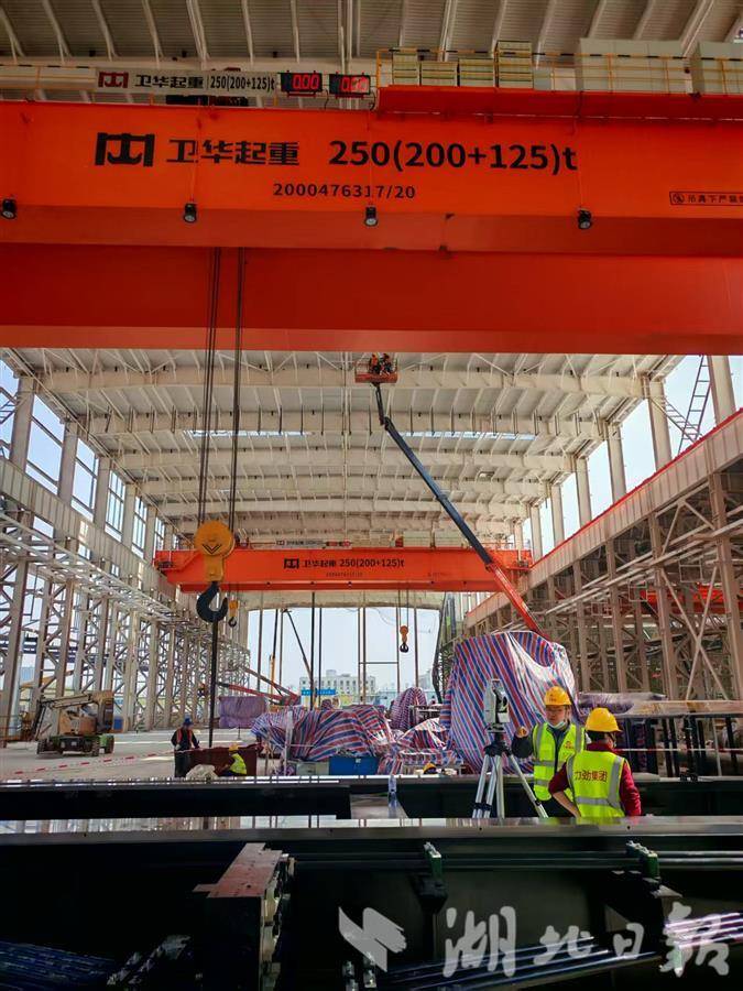 承重250吨的桁车。（湖北日报全媒记者戴文辉摄）