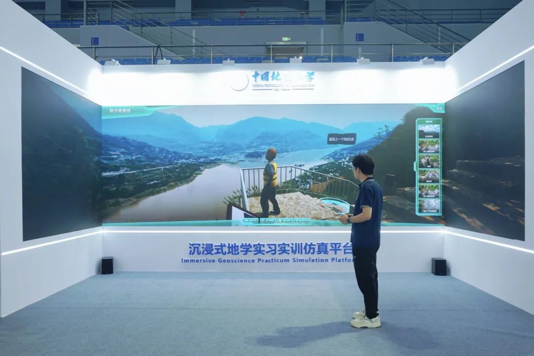 开云体育app小学生AI造火星车 银发族玩转无人机湖北数字教育“开挂”了(图6)