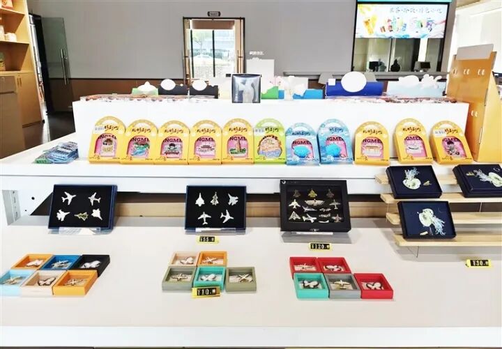 非遗民俗文化体验馆内的文创产品