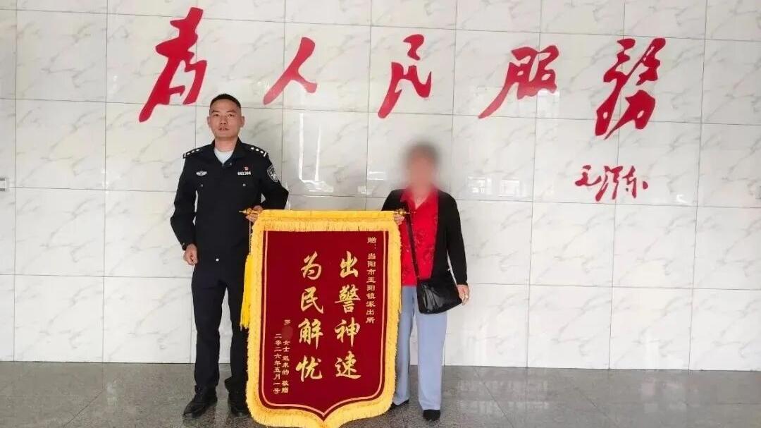 暖心故事 丨这面锦旗，她送了整整11年