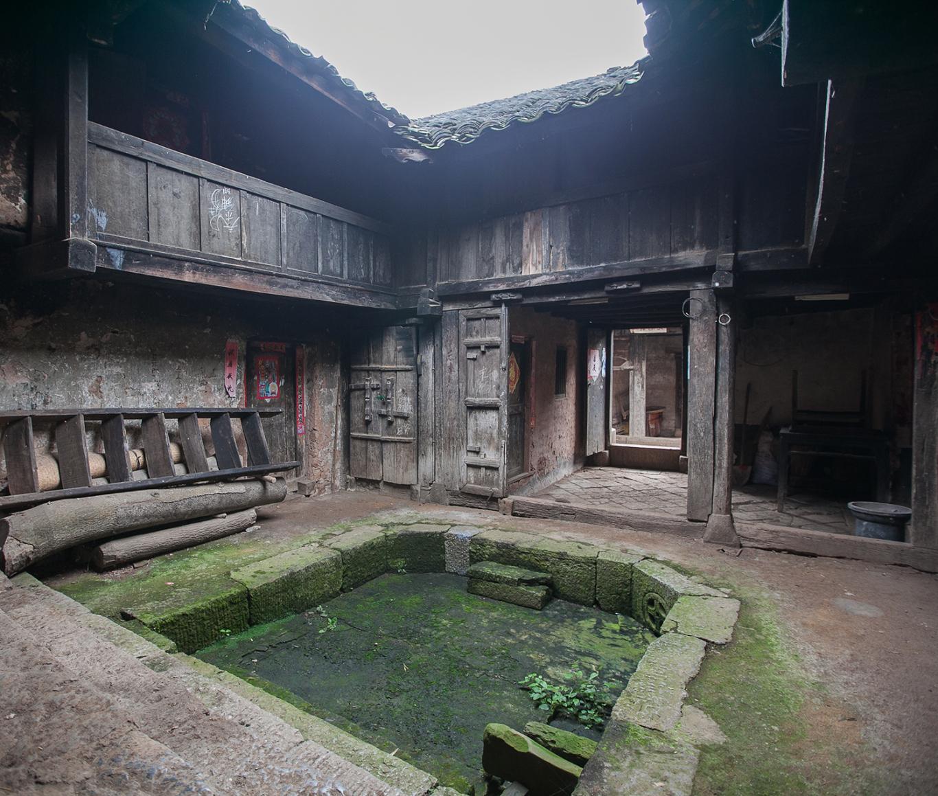 麻城河-秦家天井及木楼.jpg
