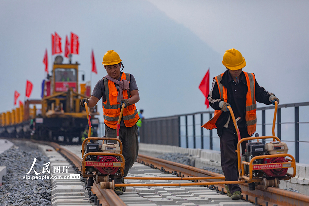 湖北秭归：三峡枢纽茅坪港疏港铁路建设正酣【3】