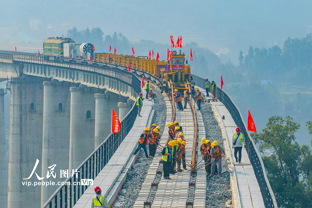 湖北秭归：三峡枢纽茅坪港疏港铁路建设正酣【6】