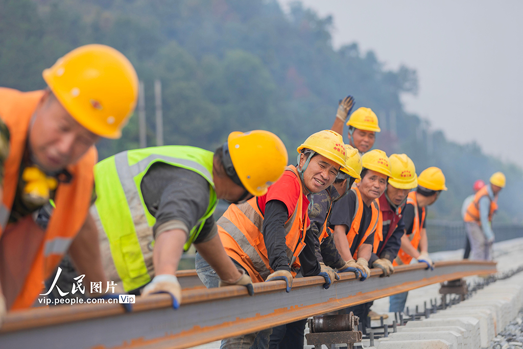 湖北秭归：三峡枢纽茅坪港疏港铁路建设正酣【5】